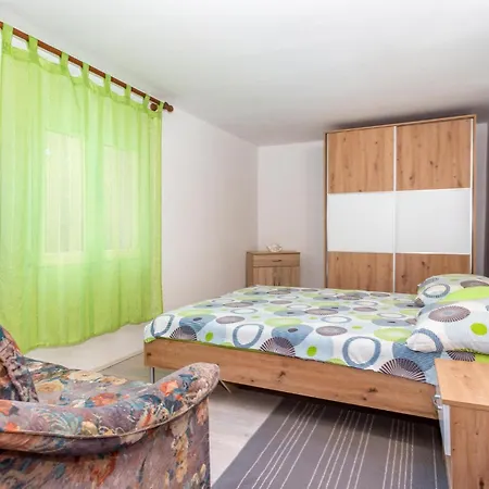 Five-bedroom In Ferienhaus