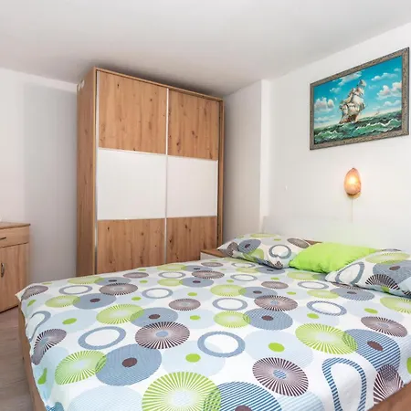 Ferienhaus Five-bedroom In Polje (Krk)