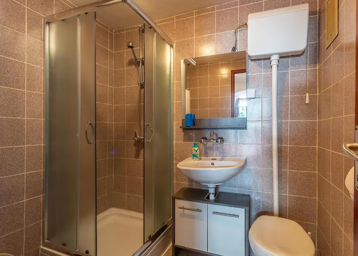 Five-bedroom In Holiday home *