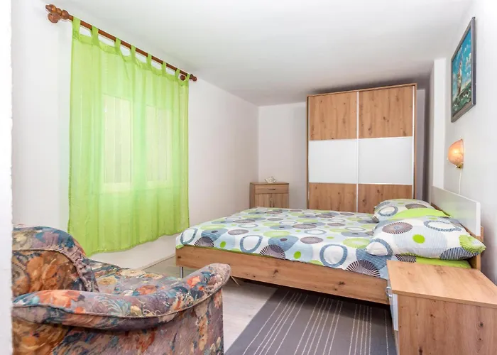 Five-bedroom In Holiday home