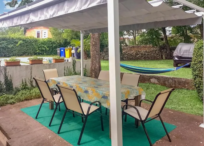 Five-bedroom In Holiday home *