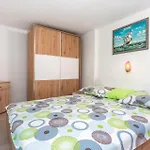 Дом отдыха Five-bedroom In Polje (Krk)